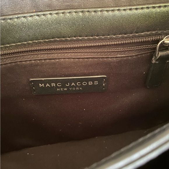 Marc Jacobs Black Messenger Insignia Crossbody Bag - Picture 10 of 12